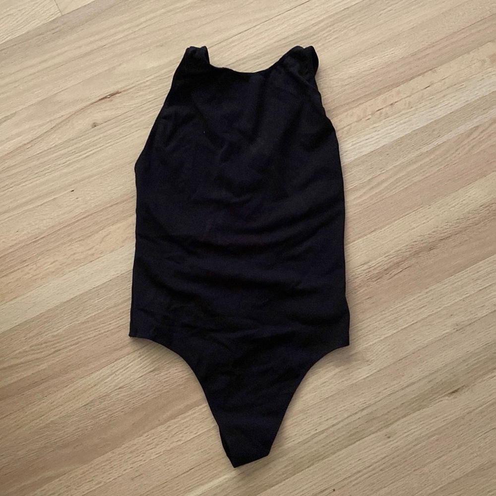 Aritzia Wilfred Free Criss Cross Thong Bodysuit
